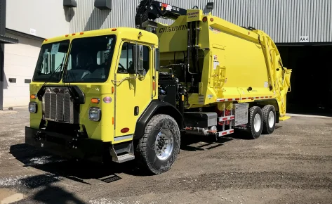Camions à chargement arrière équipés d’une grue Hiab, Peterbilt 520