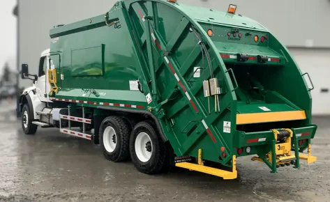 Bennes Sprinter chargement arrière montés sur Peterbilt